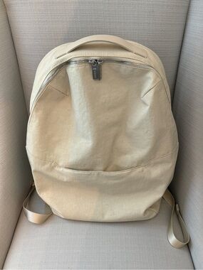 Away The Everywhere Zip Backpac cream
